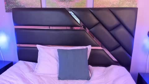 Snapshot of antonellalove_ chatting on December 13, 2024, 8:58 pm My name is Andrea thumb up me please its important online show from December 13, 2024, 8:58 pm