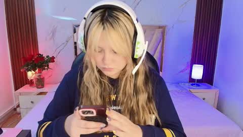 My name is Andrea  thumb up me please its important online show from January 17, 2026, 9:18 pm