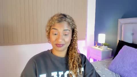 Sarah online show from December 3, 2024, 3:22 pm