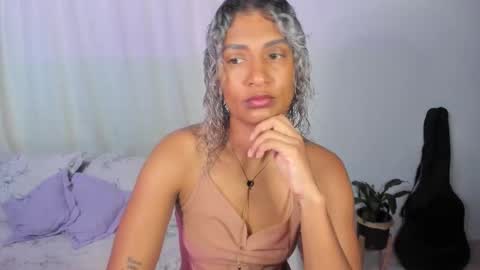 Sarah online show from October 26, 2025, 3:40 pm