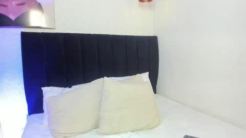 antonellariva_ online show from October 14, 2025, 9:04 pm