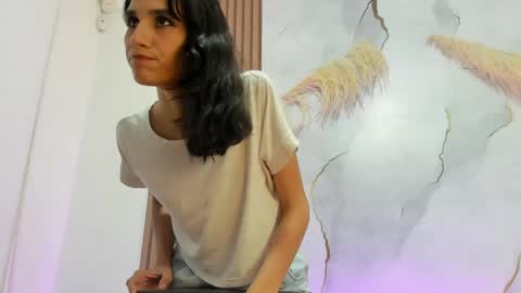 Snapshot of antonellarossi_os chatting on April 15, 2026, 11:05 pm antonellarossi_os online show from April 15, 2026, 11:05 pm