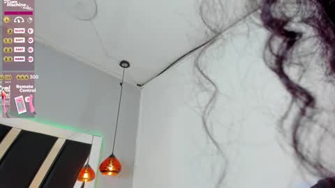 A N T O N E L L E  online show from February 7, 2025, 5:40 pm