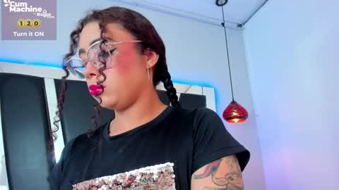 A N T O N E L L E  online show from March 8, 2025, 11:16 am