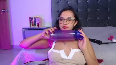 Antonia online show from July 14, 2026, 3:51 pm