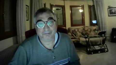 Snapshot of antonio2605 chatting on January 17, 2025, 5:32 am Antonio online show from January 17, 2025, 5:32 am