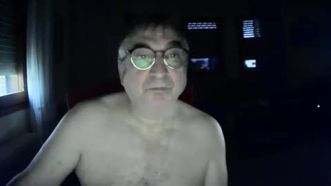 Snapshot of antonio2605 chatting on December 15, 2025, 2:32 pm Antonio online show from December 15, 2025, 2:32 pm