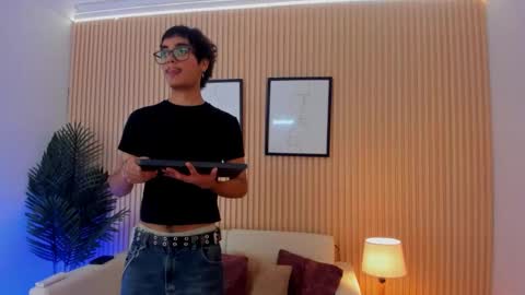 Antonio online show from December 4, 2025, 2:04 pm