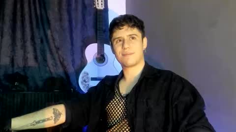 antonnello_ online show from November 25, 2025, 7:52 am