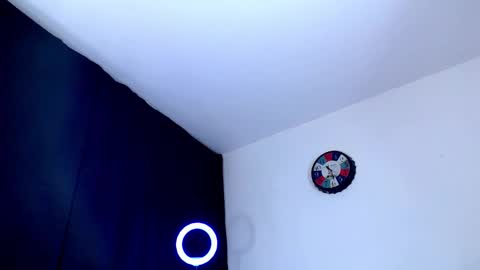 Instagram miguelangel1802  online show from November 21, 2025, 2:49 pm