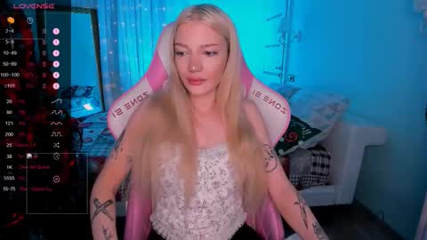 Snapshot of anyataylorr chatting on January 7, 2026, 4:15 am Anya online show from January 7, 2026, 4:15 am