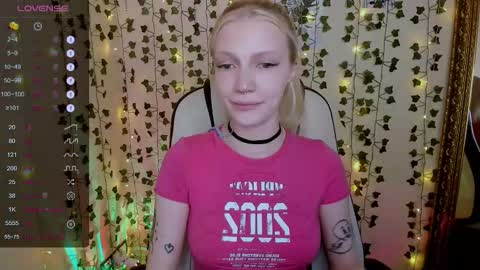 Snapshot of anyataylorr chatting on February 3, 2026, 6:22 am Anya online show from February 3, 2026, 6:22 am