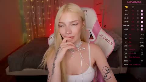 Snapshot of anyataylorr chatting on February 15, 2026, 7:51 am Anya online show from February 15, 2026, 7:51 am