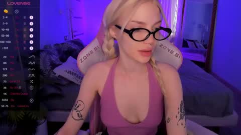 Snapshot of anyataylorr chatting on April 18, 2026, 2:15 am Anya online show from April 18, 2026, 2:15 am
