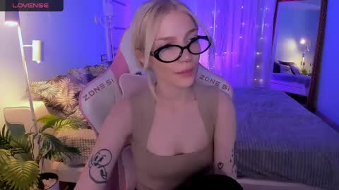 Snapshot of anyataylorr chatting on April 19, 2026, 2:44 am Anya online show from April 19, 2026, 2:44 am