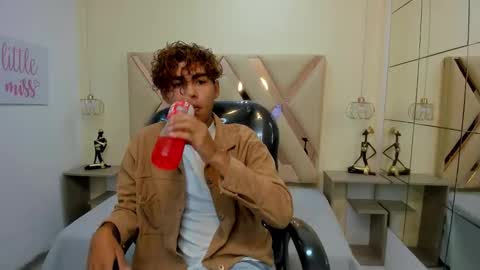 Snapshot of anyelotwink chatting on January 16, 2026, 12:20 pm anyelotwink online show from January 16, 2026, 12:20 pm