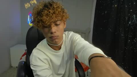 Snapshot of anyelotwink chatting on February 2, 2026, 8:40 pm anyelotwink online show from February 2, 2026, 8:40 pm