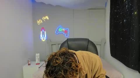 Snapshot of anyelotwink chatting on February 3, 2026, 8:14 pm anyelotwink online show from February 3, 2026, 8:14 pm