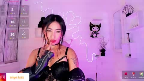 anyeluz_z online show from February 24, 2025, 7:41 pm