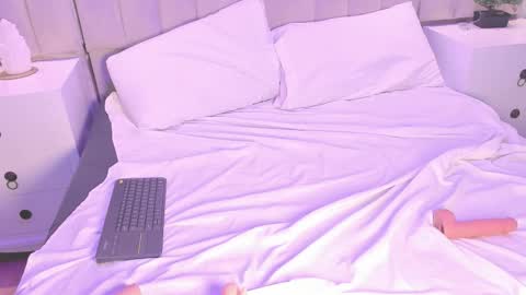 Snapshot of aome_purpuree chatting on September 10, 2025, 4:40 pm Aome online show from September 10, 2025, 4:40 pm