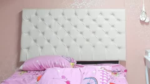 Snapshot of aome_rainbow2 chatting on January 15, 2025, 8:48 pm Aome Rainbow online show from January 15, 2025, 8:48 pm