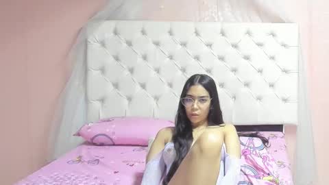 Snapshot of aome_rainbow2 chatting on November 11, 2025, 6:13 am Aome Rainbow online show from November 11, 2025, 6:13 am