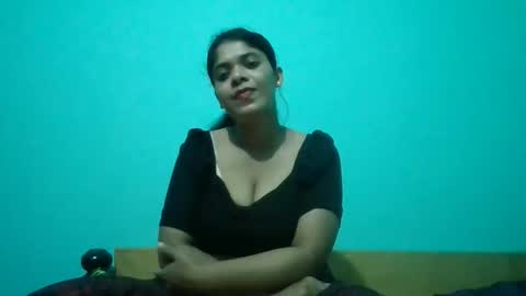 Snapshot of apa142817 chatting on April 1, 2026, 6:05 pm Aparalux online show from April 1, 2026, 6:05 pm
