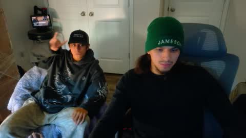 ApacheWithWebcam online show from December 20, 2025, 8:27 pm