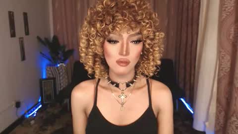 Snapshot of aphrodite_may chatting on September 16, 2025, 8:10 pm kathryn online show from September 16, 2025, 8:10 pm