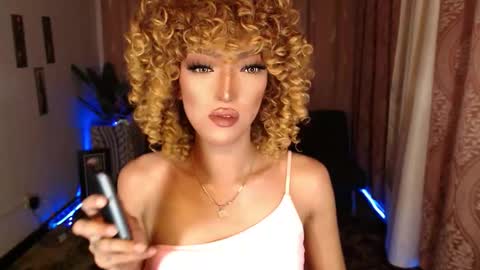 Snapshot of aphrodite_may chatting on September 17, 2025, 8:54 pm kathryn online show from September 17, 2025, 8:54 pm