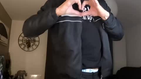 apollonfitx_69 online show from January 18, 2025, 9:45 pm