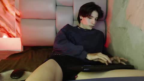 Snapshot of apolo01_ chatting on October 13, 2025, 9:59 pm Apolo online show from October 13, 2025, 9:59 pm