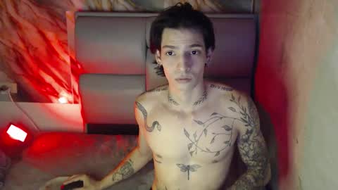 Snapshot of apolo01_ chatting on October 16, 2025, 12:11 am Apolo online show from October 16, 2025, 12:11 am