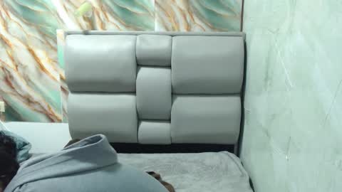 Snapshot of apolo01_ chatting on October 19, 2025, 2:34 am Apolo online show from October 19, 2025, 2:34 am