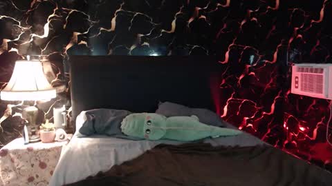 Snapshot of apolo01_ chatting on October 28, 2025, 10:56 pm Apolo online show from October 28, 2025, 10:56 pm