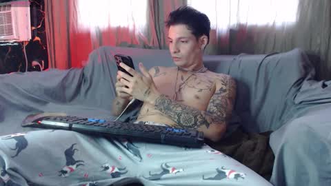 Snapshot of apolo01_ chatting on February 11, 2026, 9:42 pm Apolo online show from February 11, 2026, 9:42 pm