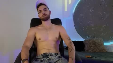 Snapshot of apolo_lux1 chatting on February 10, 2026, 8:57 pm Apolo Lux online show from February 10, 2026, 8:57 pm