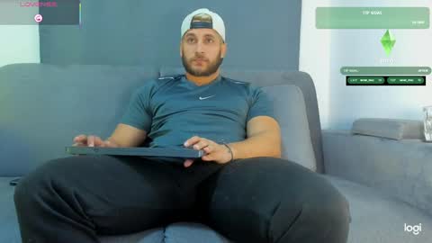 apolo_strange online show from November 5, 2025, 6:13 am