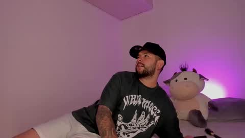 Snapshot of apolorising_ chatting on September 17, 2025, 4:03 am Lola Apolo online show from September 17, 2025, 4:03 am