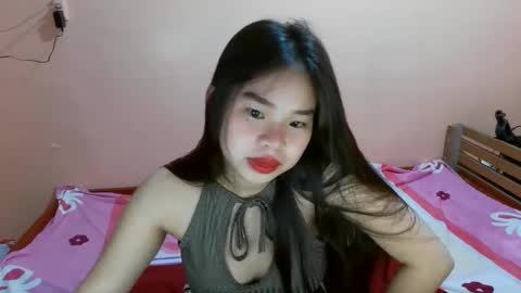 apple_pie23456 online show from February 8, 2025, 7:49 pm