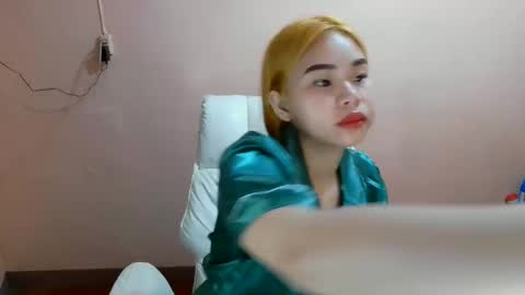 apple_pie23456 online show from March 2, 2025, 6:08 pm