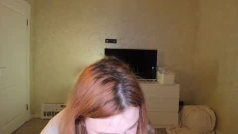 Snapshot of appleyummybuns chatting on February 10, 2026, 1:37 pm appleyummybuns online show from February 10, 2026, 1:37 pm