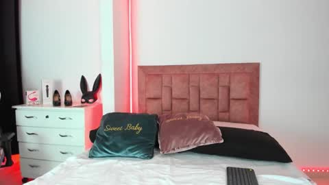 april collinsxx online show from March 25, 2026, 11:22 pm