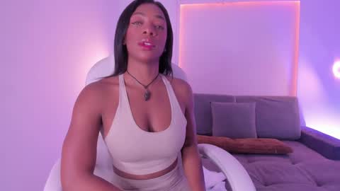 Snapshot of april_ebony18_ chatting on March 11, 2025, 10:40 am April online show from March 11, 2025, 10:40 am