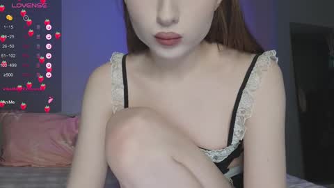 Snapshot of april_kampf_ chatting on December 16, 2024, 7:43 pm April online show from December 16, 2024, 7:43 pm
