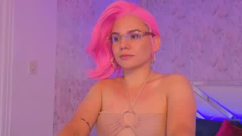 Isabella online show from May 27, 2026, 1:57 am