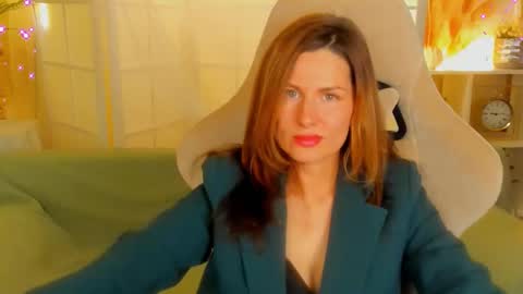 Snapshot of aprill_o_nill chatting on December 7, 2024, 9:39 am aprill_o_nill online show from December 7, 2024, 9:39 am