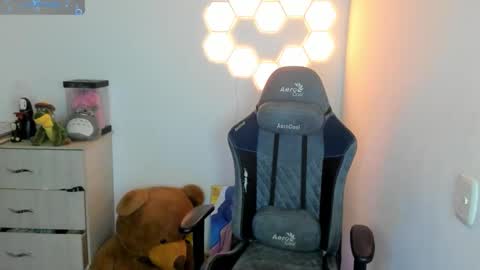 Snapshot of aqua_emilly chatting on October 23, 2025, 11:03 pm aqua emilly online show from October 23, 2025, 11:03 pm