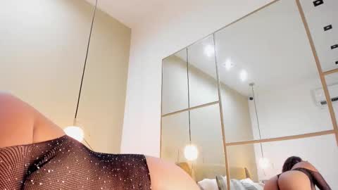 Snapshot of ara_ferrer chatting on November 19, 2025, 7:58 pm Ara Ferrer online show from November 19, 2025, 7:58 pm