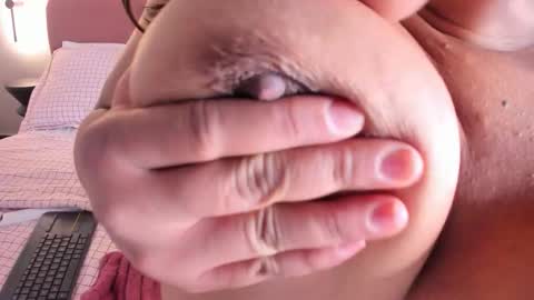 Snapshot of ara_ferrer chatting on February 3, 2026, 8:47 pm Ara Ferrer online show from February 3, 2026, 8:47 pm